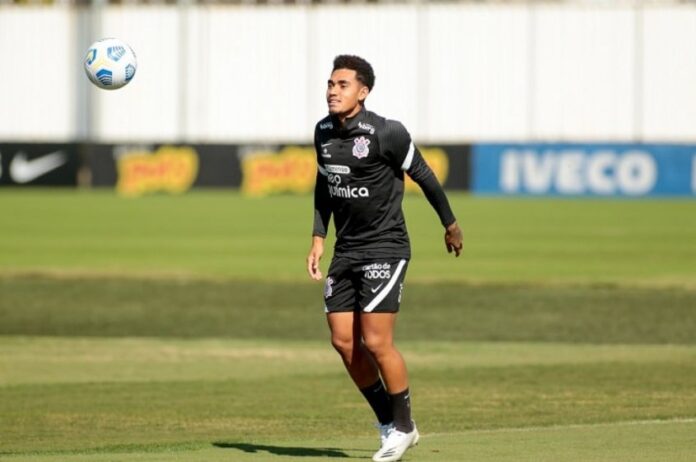 Du Queiroz ganha espaço no Corinthians