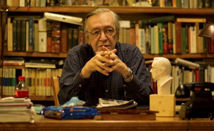 Morre o maior filósofo da direita brasileira, Olavo de Carvalho