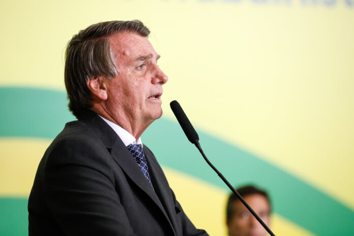 Bolsonaro diz que a Petrobras foi assaltada