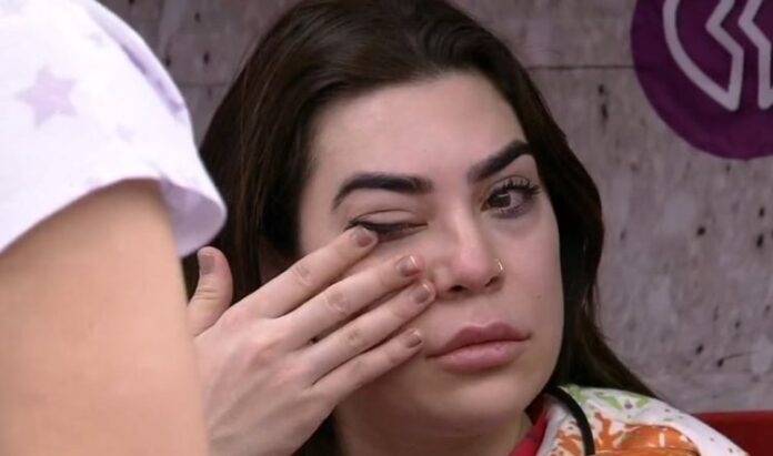 Naiara chorando no BBB. (Foto: Globo)