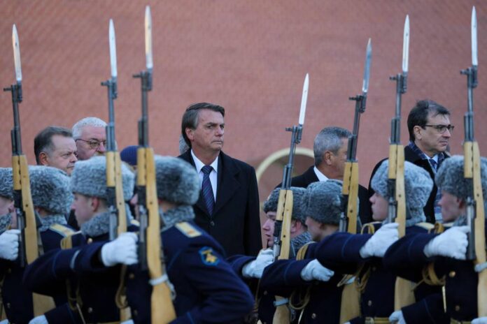 Bolsonaro alfineta Mourão (Foto: Maxim Shemetov/Pool/AFP)