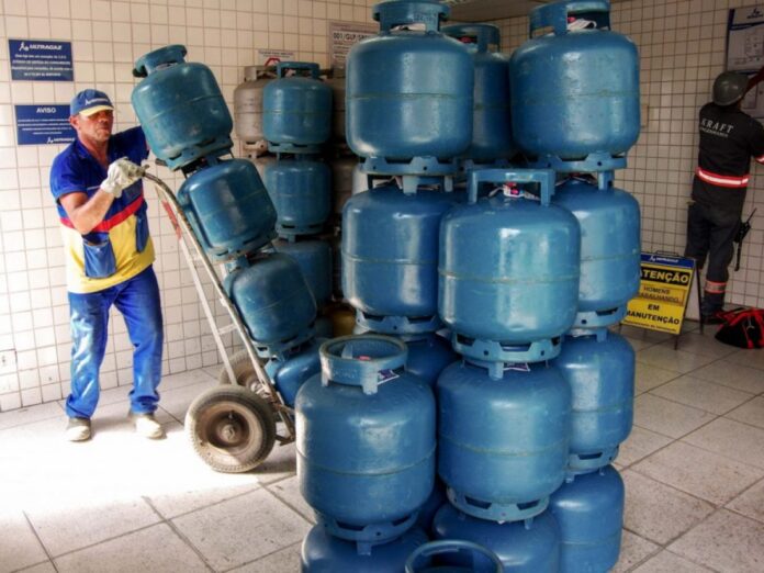 Gás de cozinha dispara e botijão já é vendido por R$ 160,00 (Foto: Jovem Pan)