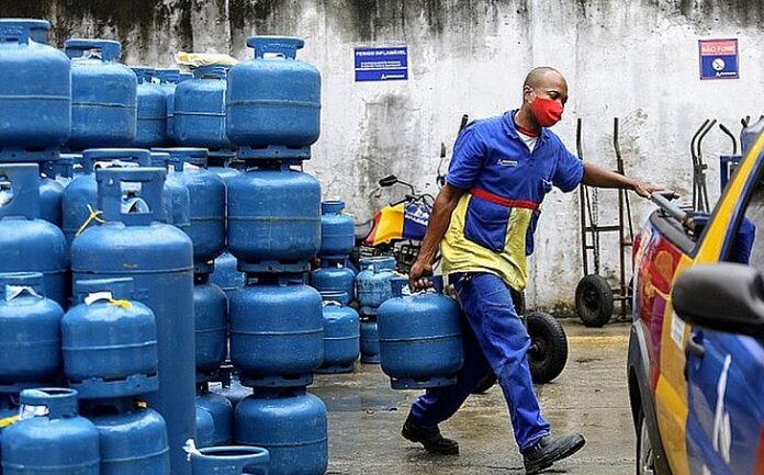 Gás de cozinha tem baixa de 5,58% do preço após ação da Petrobras (Foto: Marina Silva/Arquivo CORREIO)