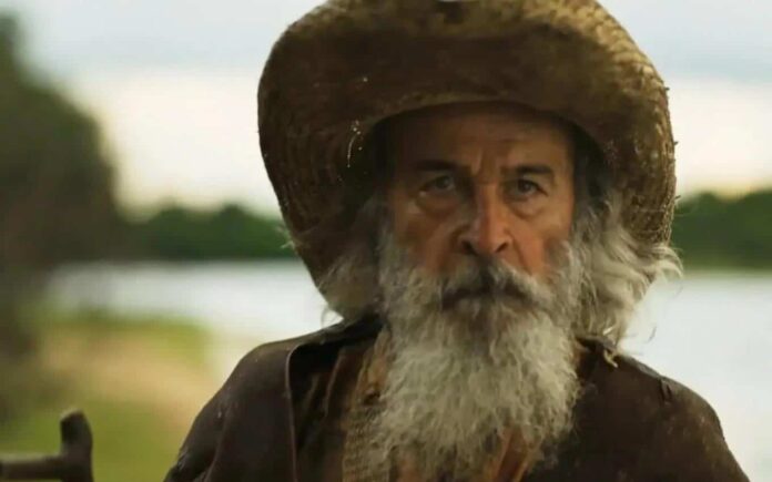 Velho do Rio conta segredo e choca Juma em Pantanal (Foto: Globo/Reprodução)