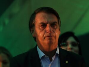 Bolsonaro se emociona e chora (Foto: Ricardo Moraes/Reuters)