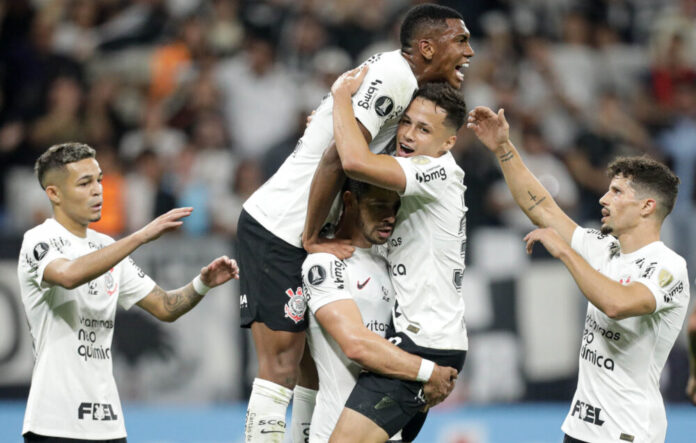 Corinthians x Universitário (Foto: Rodrigo Coca/ Ag. Corinthians)